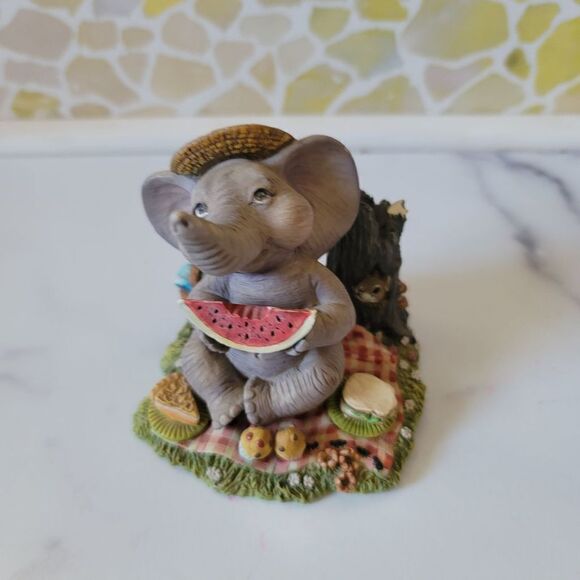 A slice of the Fun Peanut Pals Sculpture Collection by Tom Newson elephant picni - Picture 1 of 5